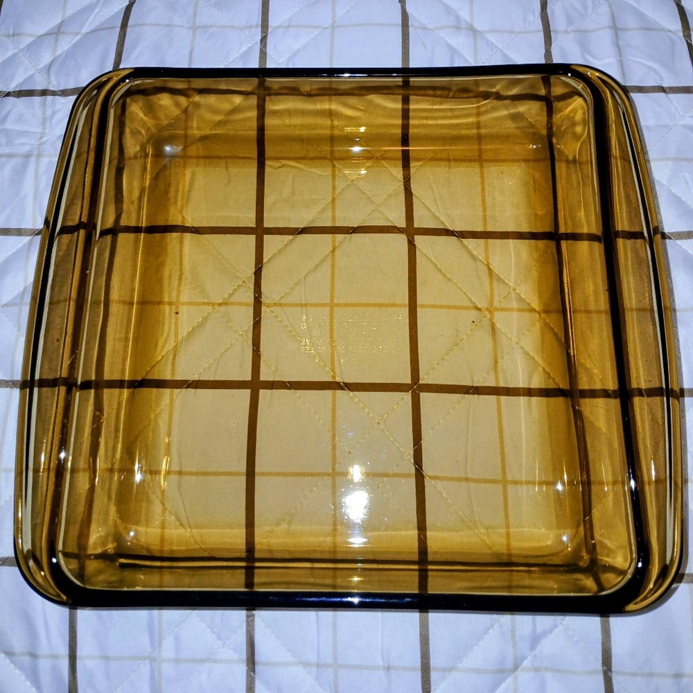 Pyrex π°π§ Square Cake - Baking Dish π°π§ In Rattan Basket - Picture 4 of 9